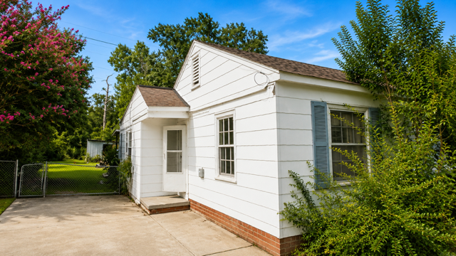 844 Combs St: main photo