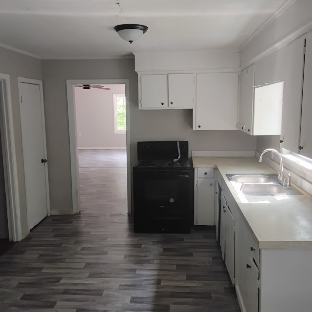 844 Combs St: photo 29