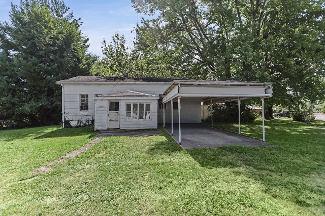 1200 SW 6th St: photo 2
