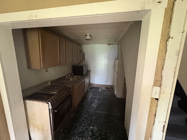 221 E Cherry St — photo 21