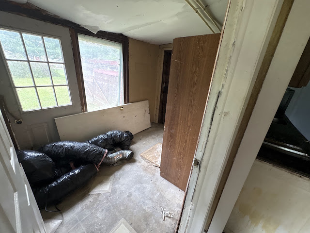 221 E Cherry St — photo 16