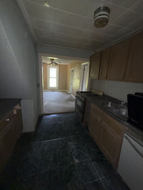 221 E Cherry St — photo 8