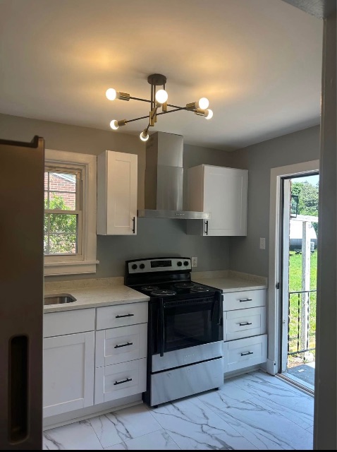 418 Harding St — photo 2