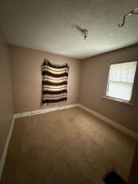 2067 N Maple Ave — photo 16