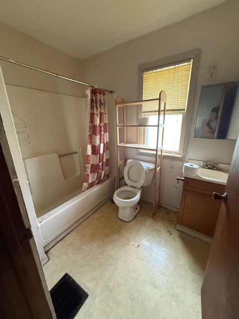 2067 N Maple Ave — photo 17