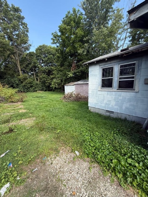 2067 N Maple Ave — photo 8