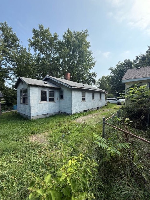 2067 N Maple Ave — photo 6