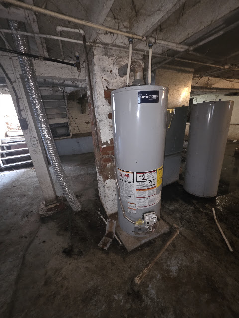 1303 E Hickory St — photo 23