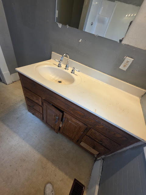 1303 E Hickory St — photo 33