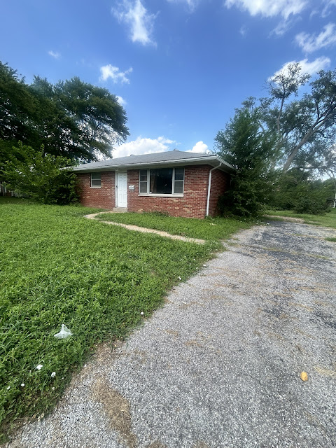 907 Frontenac St: photo 4