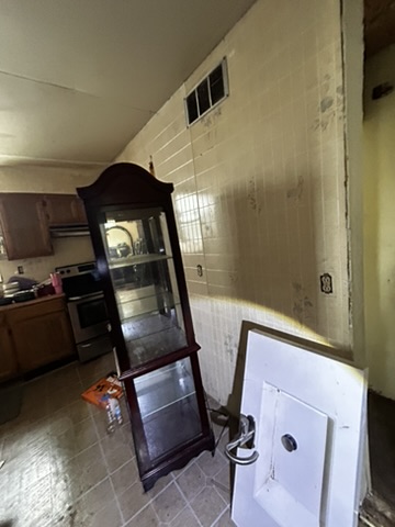 127 Elkan Ave — photo 32
