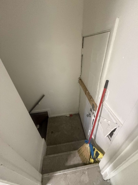 5210 Dupont St — photo 9