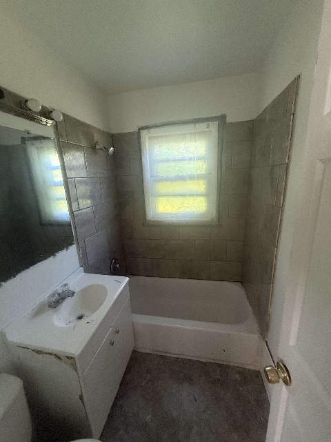 5210 Dupont St — photo 8