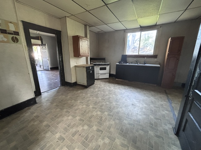 514 N Walnut St — photo 5