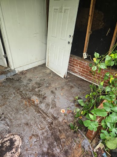 1039 Gimblin St: photo 3