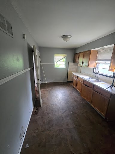 1039 Gimblin St: photo 7