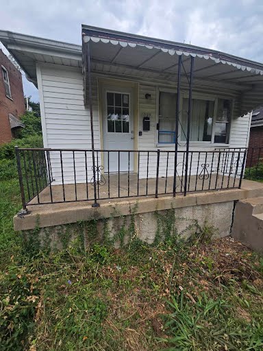 1039 Gimblin St: photo 2