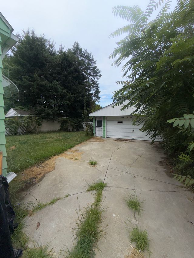 3909 Seneca St — photo 24