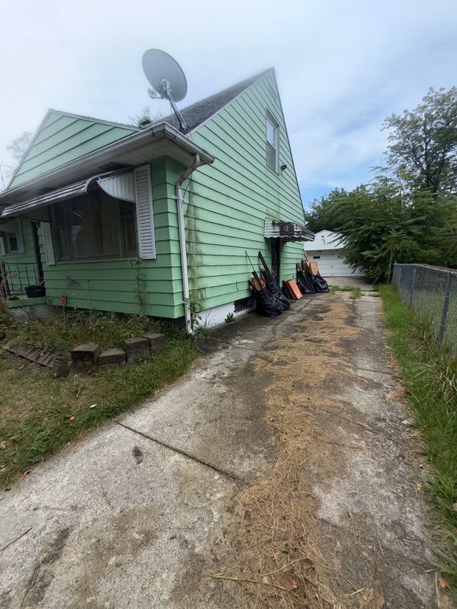 3909 Seneca St — photo 3