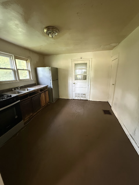 1263 W Green St — photo 8