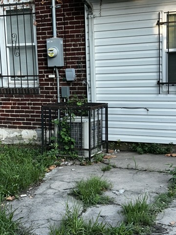 2143 69th St: photo 5