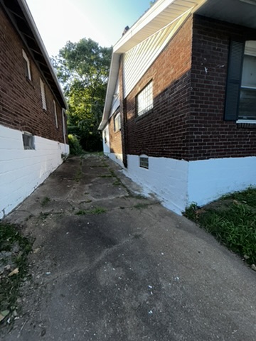 2143 69th St: photo 3
