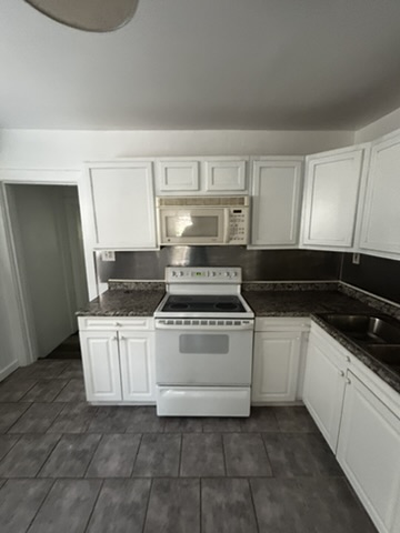 2143 69th St: photo 11