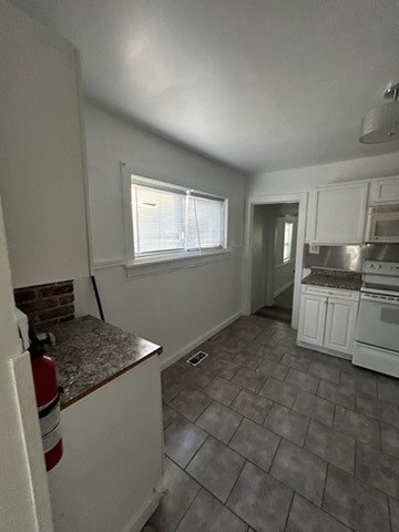 2143 69th St: photo 31