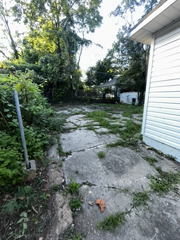 2143 69th St: photo 4