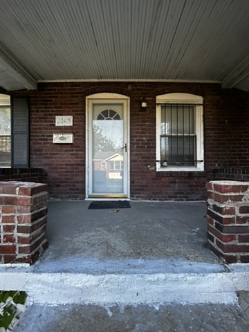 2143 69th St: photo 2