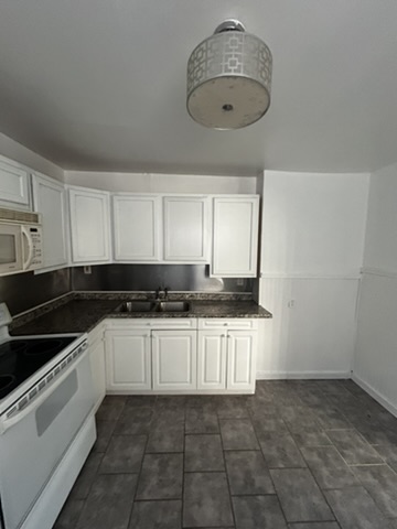 2143 69th St: photo 35