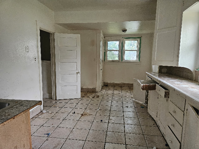 605 E Stewart Ave — photo 8