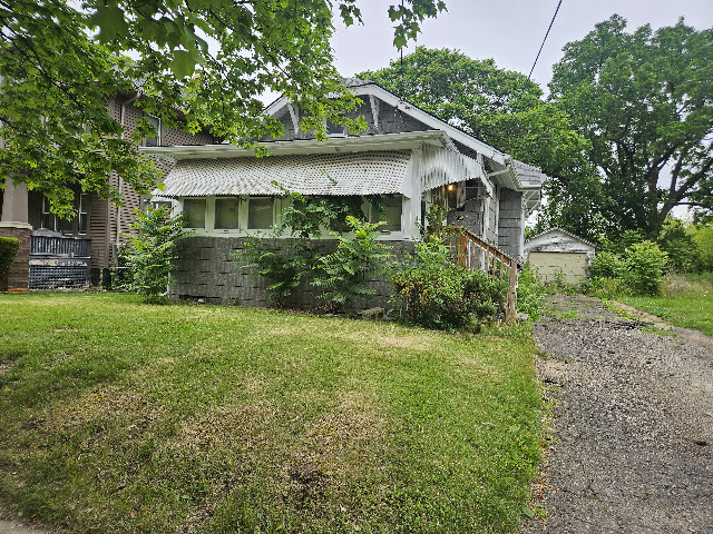 605 E Stewart Ave — photo 2