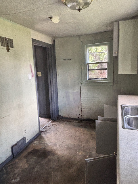 1527 N Oakland Ave — photo 8