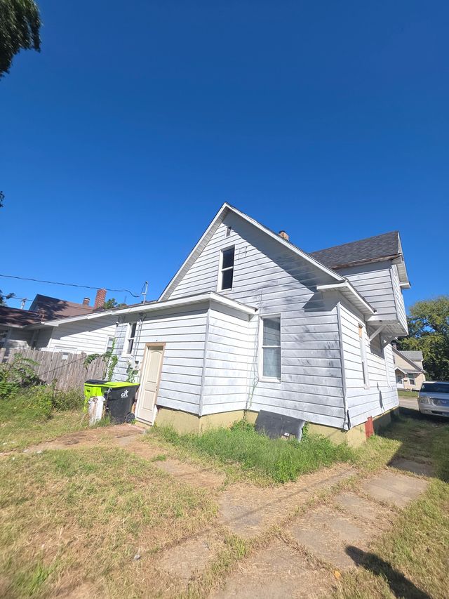 1755 N Monroe St: photo 2