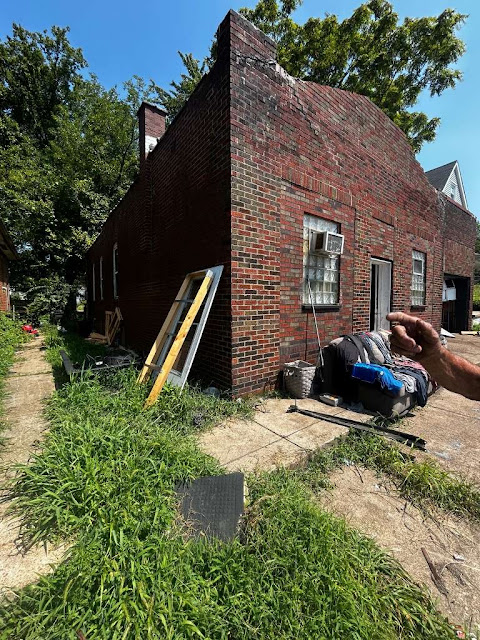 1027 Garth Ave — main photo