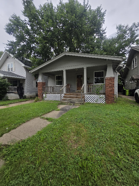712 W Waggoner St — main photo