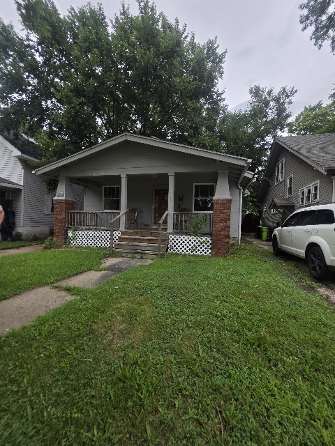 712 W Waggoner St — photo 2