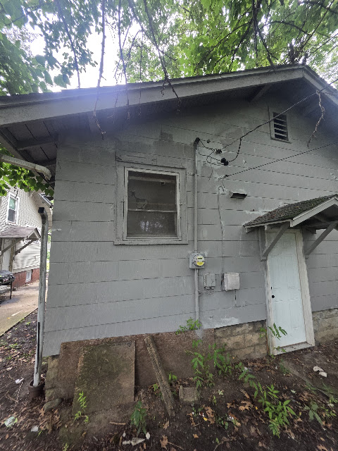 712 W Waggoner St — photo 65