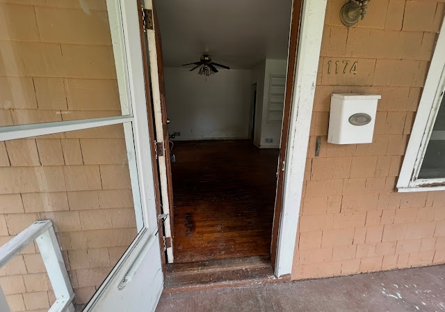 1174 W King St — photo 2