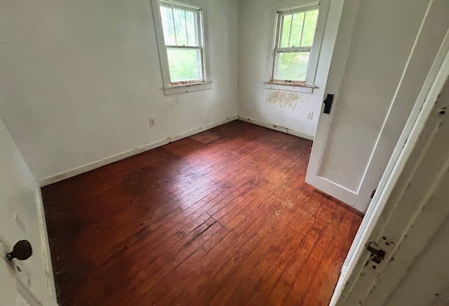 1174 W King St — photo 26