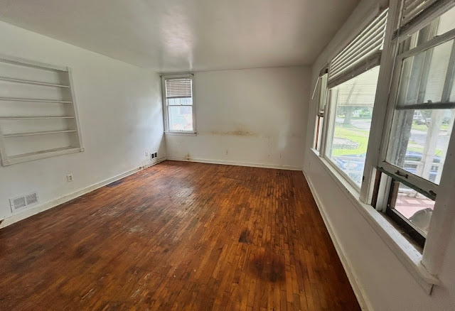 1174 W King St — photo 32