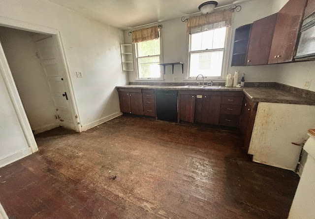 1174 W King St — photo 7