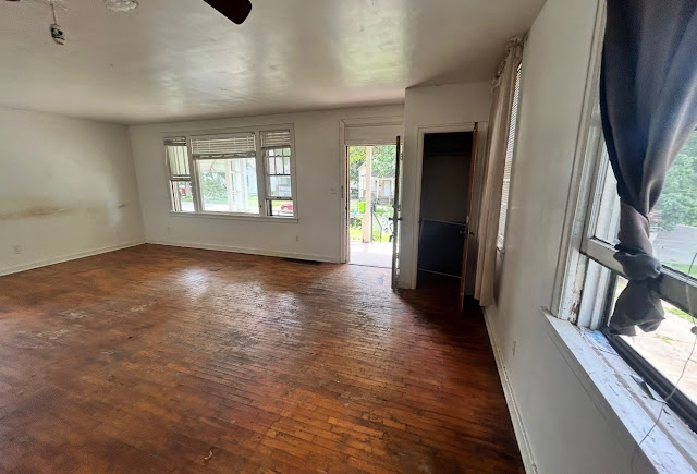 1174 W King St — photo 30