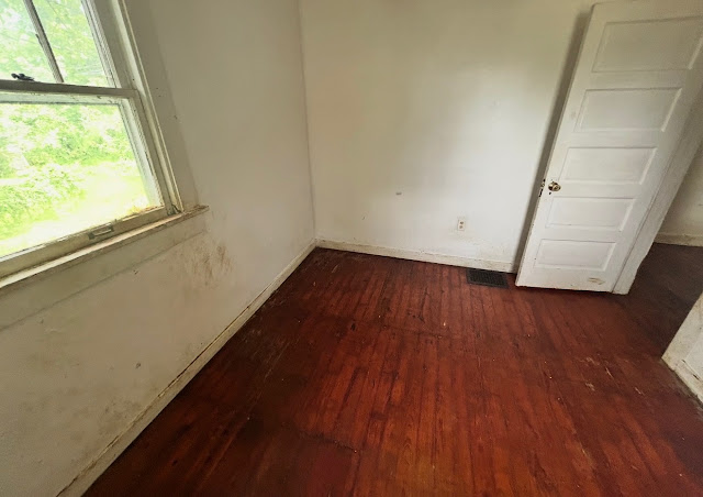 1174 W King St — photo 28