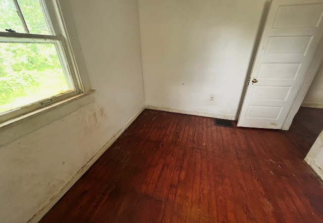 1174 W King St — photo 16