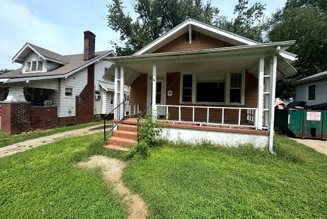 1174 W King St — photo 33