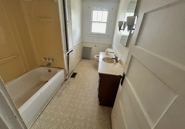 1174 W King St — photo 17