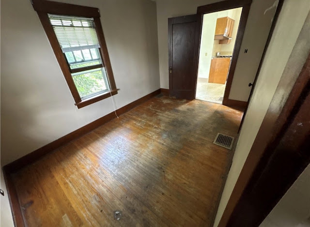 1272 W King St — photo 4