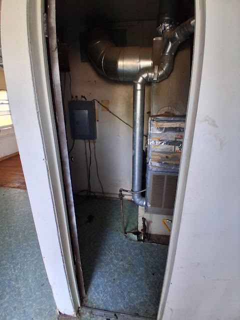 521 N Davis St: photo 6